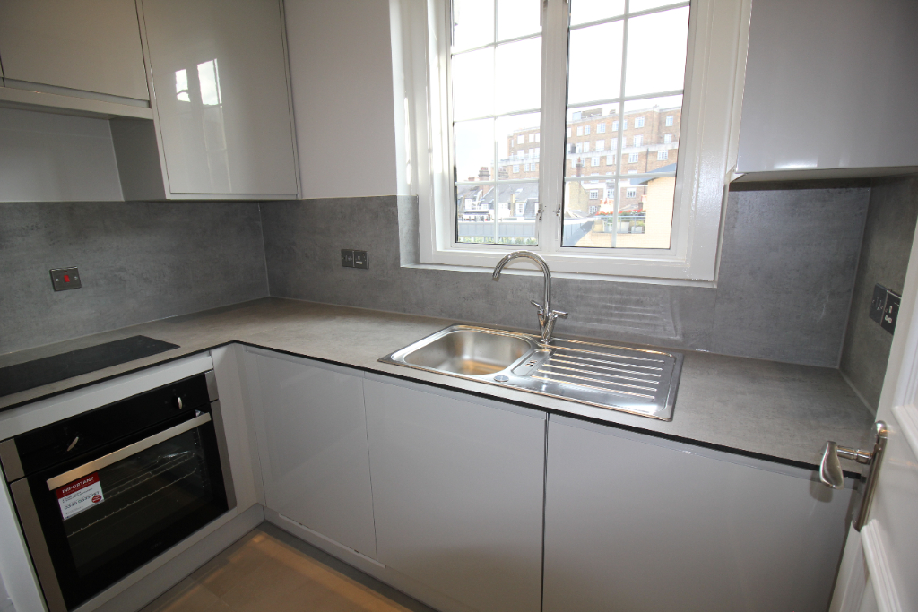 Marble Arch Apartments - Image 4